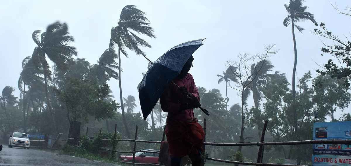 സംസ്ഥാനത്ത് ഒറ്റപ്പെട്ട ശക്തമായ മഴയ്ക്ക് സാധ്യത: പത്തനംതിട്ടയിലും ഇടുക്കിയിലും യെല്ലോ അലേർട്ട്