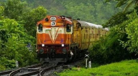 ​ട്രെയിൻ യാത്രക്കാരുടെ ശ്രദ്ധയ്ക്ക്: കോഴിക്കോട്-കണ്ണൂർ പാതയിൽ റെയിൽവേ നിയന്ത്രണം; മൂന്ന് ട്രെയിനുകൾ ഭാഗികമായി റദ്ദാക്കി