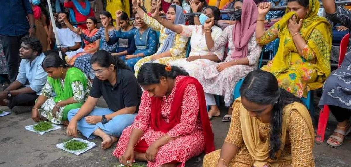 അധ്യാപക-വിദ്യാർത്ഥി അനുപാതം കുറയ്ക്കില്ലെന്ന് സർക്കാർ: മന്ത്രിയുമായുള്ള ചർച്ച പരാജയം, സമരം തുടരാൻ LPST റാങ്ക് ഹോൾഡേഴ്സ്