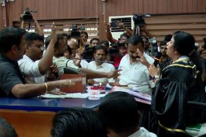 കായികമേളയിലെ അപകടം: തൃശൂർ കോർപ്പറേഷനിൽ കയ്യാങ്കളിയും വാക്കേറ്റവും; വിദ്യാഭ്യാസ വകുപ്പിനെ തള്ളി മേയറും ഡെപ്യൂട്ടി മേയറും