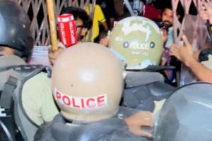 തിരുവനന്തപുരം യൂണിവേഴ്‌സിറ്റി ഹോസ്റ്റലിന് മുന്നിലെ സംഘർഷം: മൂന്ന് എസ്എഫ്ഐ പ്രവർത്തകർ കൂടി അറസ്റ്റിൽ