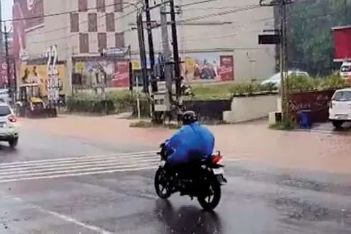 മഴ പെയ്‌താൽ ദേശീയപാതയിൽ വെള്ളക്കെട്ട്: കൊടുവള്ളി പാലക്കുറ്റിയിൽ യാത്രാദുരിതം രൂക്ഷം