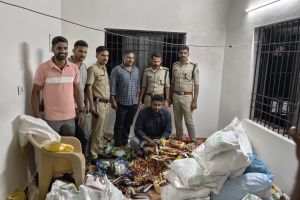 കാറിൽ കടത്താൻ ശ്രമിച്ച 36,000-ലധികം പാക്കറ്റ് നിരോധിത പാൻമസാല പിടികൂടി; യുവാവ് കാസർകോട് അറസ്റ്റിൽ