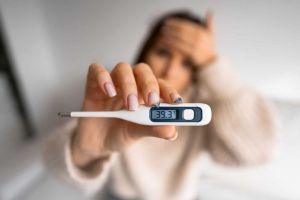 സംസ്ഥാനത്ത് പകർച്ചവ്യാധി വ്യാപനം രൂക്ഷം: പ്രതിദിന പനിബാധിതരുടെ എണ്ണം കാൽലക്ഷത്തിലേക്ക്; ജാഗ്രതാ നിർദ്ദേശവുമായി ആരോഗ്യവകുപ്പ്