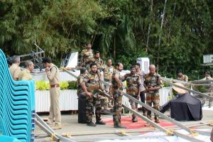 കുമളിയിൽ വനംവകുപ്പിന്റെ പന്തൽ തകർന്നുവീണു; രണ്ട് പൊലീസുകാർക്ക് പരിക്ക്