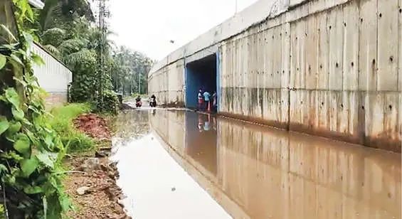 ദേശീയപാത വികസനം: പരമ്പരാഗത വഴികൾ തടസ്സപ്പെടുന്നതിൽ പ്രതിഷേധം ശക്തമാകുന്നു; കൊയിലാണ്ടിയിൽ നിർമാണപ്രവൃത്തികൾ തടഞ്ഞു