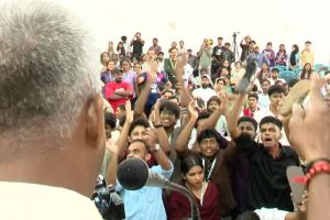 കാസർകോട് കേന്ദ്ര സർവകലാശാലയിലെ വിദ്യാർത്ഥി പ്രതിഷേധം: അഞ്ച് വിദ്യാർത്ഥികൾക്ക് സസ്‌പെൻഷൻ