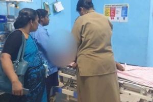 ഫോണില്‍ കളിച്ചപ്പോൾ വാട്സ്ആപ്പ് ഡിലീറ്റായി; ആറു വയസ്സുകാരിക്ക് അമ്മയുടെ ക്രൂര മർദനം