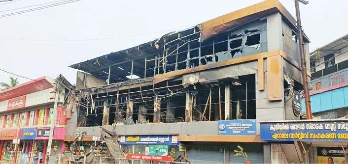 ഓർക്കാട്ടേരിയിൽ ഷോർട് സർക്യൂട്ടിനെത്തുടർന്ന് വൻ തീപ്പിടിത്തം; ഒരുകോടി രൂപയുടെ നഷ്ടം