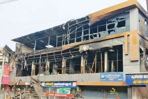 ഓർക്കാട്ടേരിയിൽ ഷോർട് സർക്യൂട്ടിനെത്തുടർന്ന് വൻ തീപ്പിടിത്തം; ഒരുകോടി രൂപയുടെ നഷ്ടം
