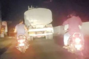 വടകര നഗരത്തിൽ രണ്ടിടങ്ങളിൽ കക്കൂസ്‌മാലിന്യം തള്ളി; ചോദ്യംചെയ്തവരെ ടാങ്കറിടിച്ച് അപായപ്പെടുത്താൻ ശ്രമം