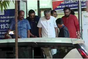 8 മണിക്കൂർ നീണ്ട കസ്റ്റഡി, ഒടുവിൽ പിണറായിയെ ദില്ലി പൊലീസ് വിട്ടയച്ചു