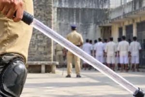 മുളയ്ക്ക് പകരം ഫൈബര്‍ ലാത്തികള്‍; ജയിലില്‍ മര്യാദ ലംഘിച്ചാല്‍ ഇനി 'പൊള്ളും'