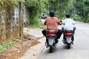 കുട്ടികളുടെ ഇലക്‌ട്രിക് സ്‌കൂട്ടർ ഉപയോഗം: അപകടഭീഷണിയെന്ന് ആക്ഷേപം ശക്തമാകുന്നു