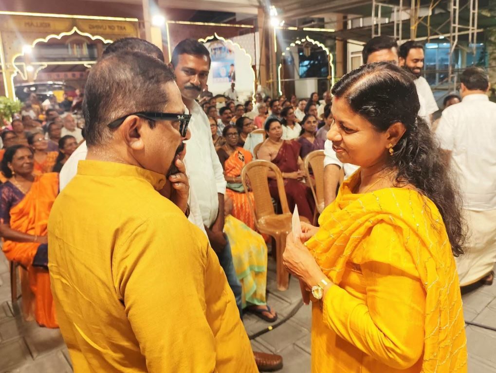 ഭക്തിനിർഭരമായി കൊല്ലം ആർട്ട് ഓഫ് ലിവിംഗ് ആശ്രമത്തിലെ നവരാത്രി ആഘോഷം; സാംസ്കാരിക പരിപാടികൾ ബിന്ദു കൃഷ്ണ ഉദ്ഘാടനം ചെയ്തു.
