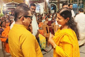 ഭക്തിനിർഭരമായി കൊല്ലം ആർട്ട് ഓഫ് ലിവിംഗ് ആശ്രമത്തിലെ നവരാത്രി ആഘോഷം; സാംസ്കാരിക പരിപാടികൾ ബിന്ദു കൃഷ്ണ ഉദ്ഘാടനം ചെയ്തു.