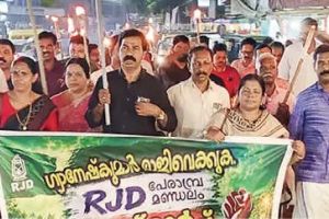 പേരാമ്പ്രയിലും ബാലുശ്ശേരിയിലും ഡൽഹി സമരത്തിന് ഐക്യദാർഢ്യം; വിവിധ സംഘടനകളുടെ നേതൃത്വത്തിൽ പ്രതിഷേധങ്ങൾ സംഘടിപ്പിച്ചു