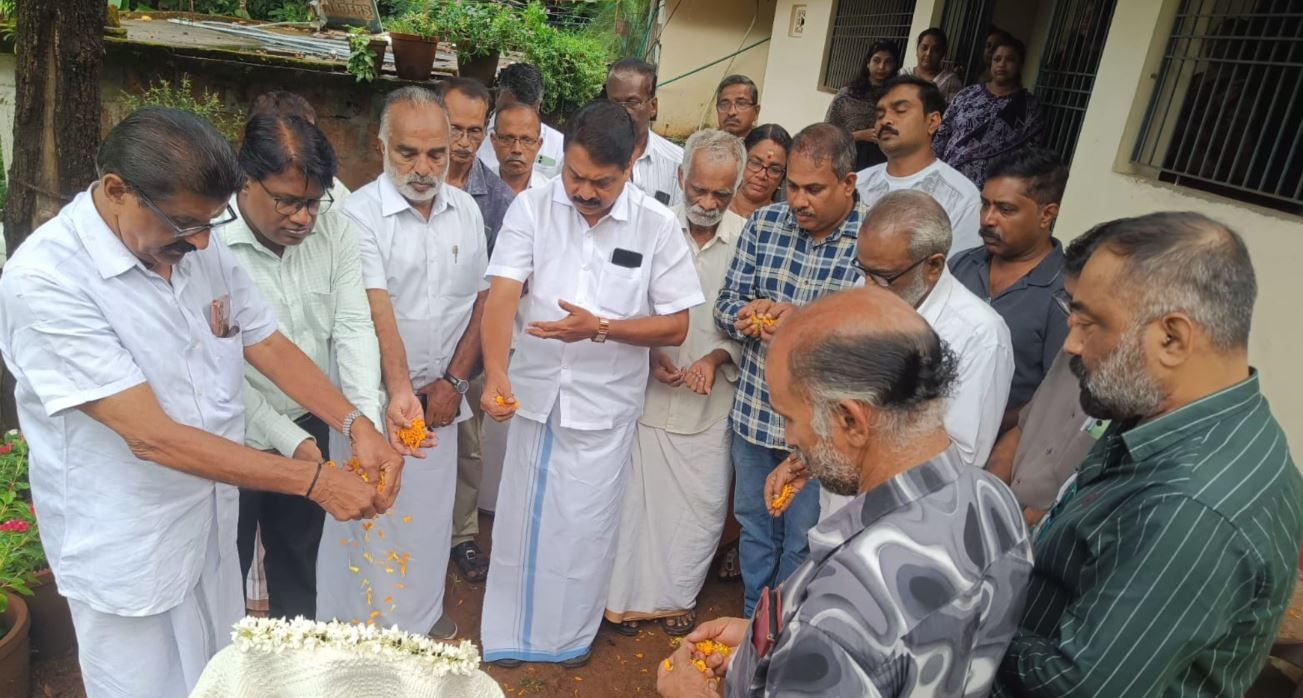 പി .പി.റിനേഷിനെ ചാലക്കര ദേശം അനുസ്‌മരിച്ചു.