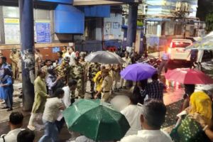 കൊൽക്കത്തയിൽ ദുർഗാ പൂജയ്ക്കിടെ തിക്കും തിരക്കും: 19 പേർക്ക് ദാരുണാന്ത്യം