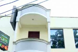 കോവളത്ത് പെൺകുട്ടിയെ വിറ്റ സംഭവം: മുറിക്ക് മുന്നിൽ മാതൃസഹോദരി കാവൽ നിൽക്കും, വഴങ്ങാതിരുന്നാൽ ക്രൂരമർദ്ദനം