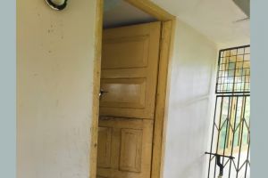 പൂട്ടിയിട്ട വീട് കുത്തിത്തുറന്ന് മോഷണം; നഷ്ടപ്പെട്ടത് നാലുലക്ഷത്തോളം രൂപയുടെ സാധനങ്ങൾ