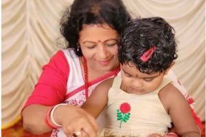 ആദ്യക്ഷരത്തിലൂടെ അറിവിന്റെ ലോകത്തേക്ക്; 15 കുരുന്നുകൾക്ക് അക്ഷരദീപം പകർന്ന് വിജയദശമി :ഡോ .എം .എസ് . സുനിൽ