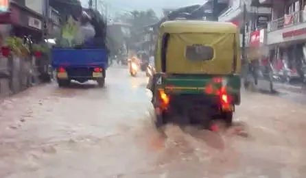 മഴ; കുറ്റ്യാടി-തൊട്ടിൽപ്പാലം സംസ്ഥാനപാതയിൽ രൂക്ഷമായ വെള്ളക്കെട്ട്