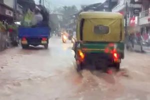 മഴ; കുറ്റ്യാടി-തൊട്ടിൽപ്പാലം സംസ്ഥാനപാതയിൽ രൂക്ഷമായ വെള്ളക്കെട്ട്