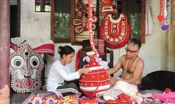 കടത്തനാട്ടിൽ തെയ്യക്കാലത്തിന് തുടക്കമായി; നാടൊരുങ്ങുന്നത് തിറയാട്ടങ്ങളുടെ വർണാഭമായ ഉത്സവങ്ങളിലേക്ക്