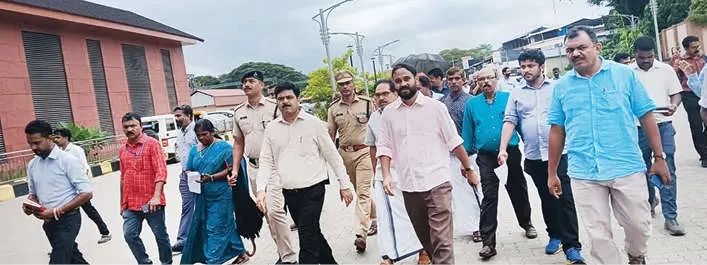 ഉദ്ഘാടനത്തിനൊരുങ്ങി ഫറോക്ക് അമൃത് ഭാരത് റെയിൽവേ സ്റ്റേഷൻ: പാലക്കാട് ഡിവിഷണൽ മാനേജർ സന്ദർശനം നടത്തി