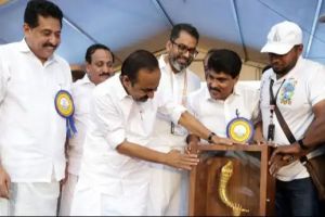 ഉദ്ഘാടനച്ചടങ്ങിന്റെ ശോഭ കെടുത്തി ദീപശിഖാ വിവാദം: പി.ടി. ഉഷയ്ക്ക് പകരം ദീപശിഖ കൊളുത്തി മുഖ്യമന്ത്രി