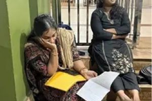 കളക്ടറേറ്റിലെ പിരിച്ചുവിടൽ: ഭരണകൂട നടപടിക്കെതിരെ സമരം ശക്തമാക്കി വനിതാ ടൈപ്പിസ്റ്റുമാർ