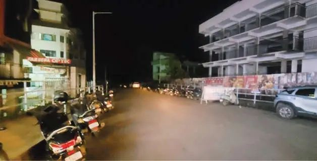 വടകര ലിങ്ക് റോഡ് ഇരുട്ടിൽ; സന്ധ്യ മയങ്ങിയാൽ തെരുവുവിളക്കുകൾ കത്തുന്നില്ല