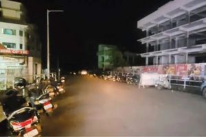 വടകര ലിങ്ക് റോഡ് ഇരുട്ടിൽ; സന്ധ്യ മയങ്ങിയാൽ തെരുവുവിളക്കുകൾ കത്തുന്നില്ല