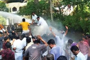 മണിയൂർ പോക്സോ കേസ്: കർമസമിതിയുടെ എസ്.പി. ഓഫീസ് മാർച്ചിൽ സംഘർഷം; പോലീസ് ജലപീരങ്കി പ്രയോഗിച്ചു