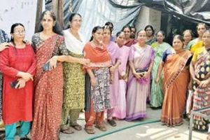 അപകടഭീഷണിയിലായി കൊടശ്ശേരി ഖാദി നെയ്ത്തുകേന്ദ്രം: തൊഴിലാളികളുടെ ജീവൻ അപകടത്തിൽ