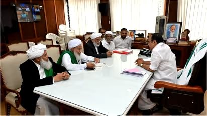 വഖഫ് ബോർഡ് പുനഃസംഘടന വിവാദം: മുഖ്യമന്ത്രിയുമായി സമസ്ത ഇ.കെ. വിഭാഗം നേതാക്കൾ കൂടിക്കാഴ്ച നടത്തി