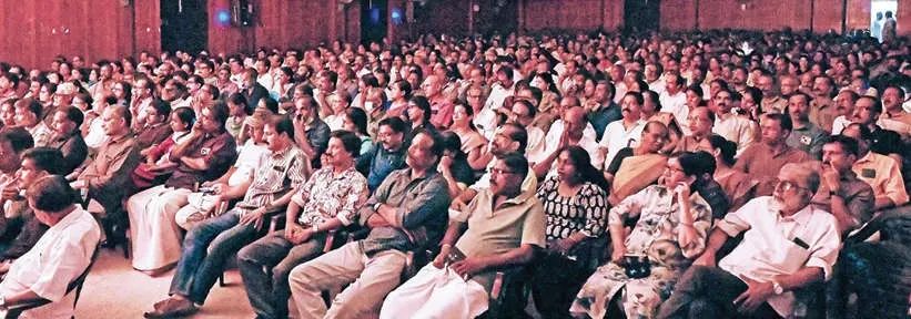 നാടകോത്സവത്തിന് മികച്ച പ്രതികരണം: വടകരയിൽ നിറഞ്ഞ സദസ്സിൽ നാടകങ്ങൾ അരങ്ങേറുന്നു