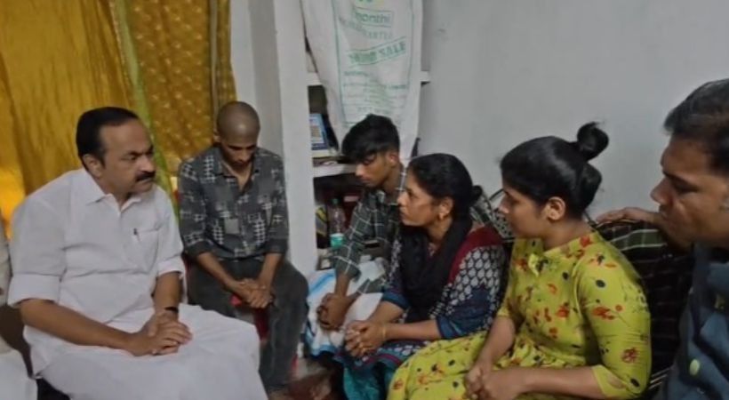 ചേരാനല്ലൂർ വാഹനാപകടം: ജയബാലകൃഷ്ണന്റെ വീട് സന്ദർശിച്ച് മുഖ്യമന്ത്രി