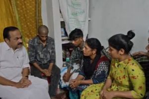 ചേരാനല്ലൂർ വാഹനാപകടം: ജയബാലകൃഷ്ണന്റെ വീട് സന്ദർശിച്ച് മുഖ്യമന്ത്രി