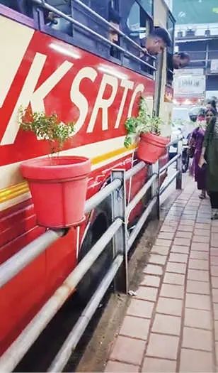 കുപ്പിക്കഴുത്തിൽ കുടുങ്ങി കുറ്റ്യാടി ടൗൺ; ഗതാഗതക്കുരുക്കിന് പരിഹാരം കാണാതെ അധികൃതർ