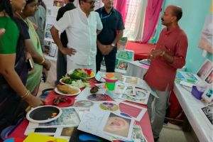 കളിക്കാൻ മൈതാനമില്ലാത്ത വിദ്യാർത്ഥികളുടെ ദുരവസ്ഥ തുറന്നുകാട്ടി ശ്രദ്ധേയമായ ശാസ്ത്രപ്രദർശനം :ചാലക്കര പുരുഷു